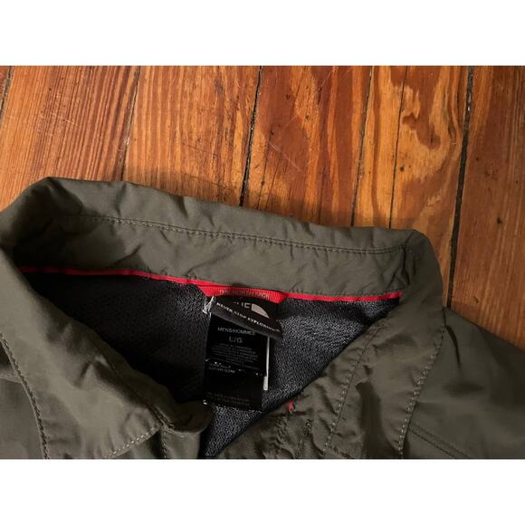 North Face Green Mens Large Button-Down Shirt in good condition. - Picture 3 of 6